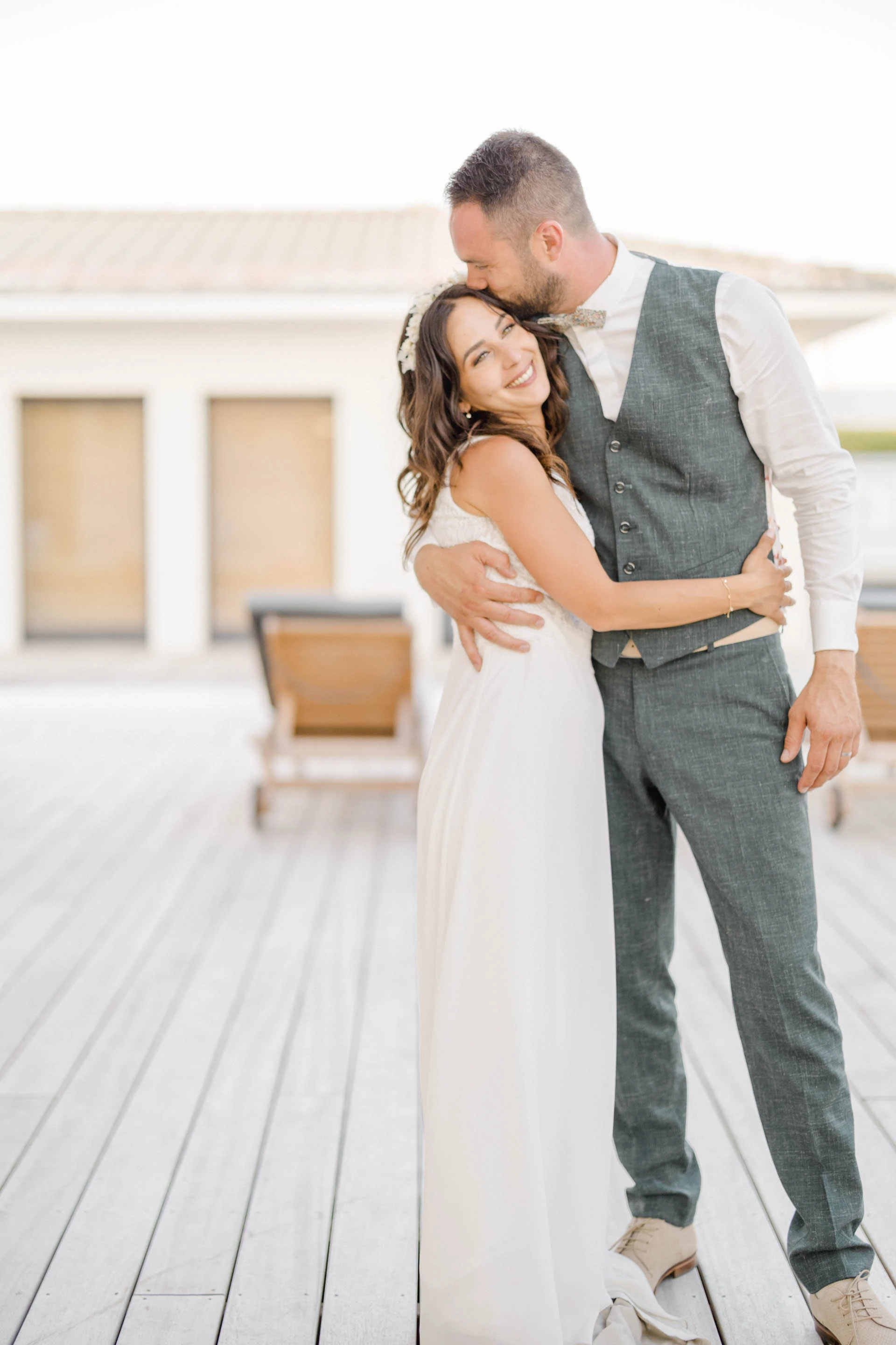 bonheur événement robe sourire gris